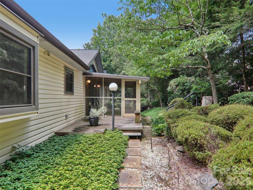 1 Bridle Path Court, Hendersonville, NC 28791.  MLS# CAR4401387, YatesRealty ID 36963. 