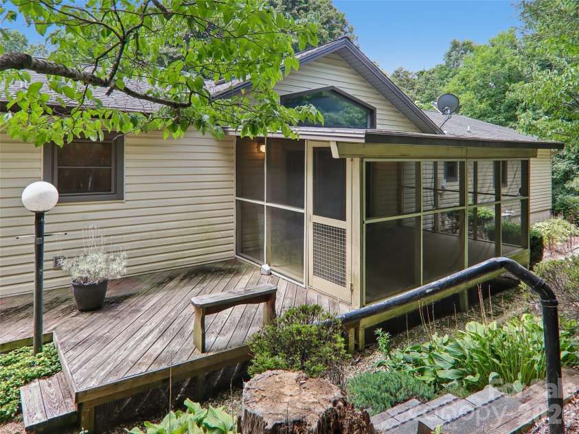 1 Bridle Path Court, Hendersonville, NC 28791.  MLS# CAR4401387, YatesRealty ID 36963. 