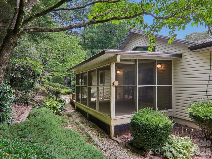 1 Bridle Path Court, Hendersonville, NC 28791.  MLS# CAR4401387, YatesRealty ID 36963. 