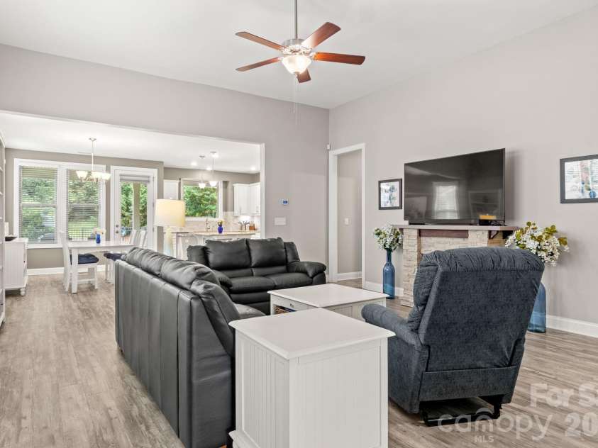 8416 Festival Way, Charlotte, NC 28215.  MLS# CAR4396892, YatesRealty ID 36964. 