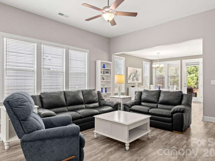 8416 Festival Way, Charlotte, NC 28215.  MLS# CAR4396892, YatesRealty ID 36964. 