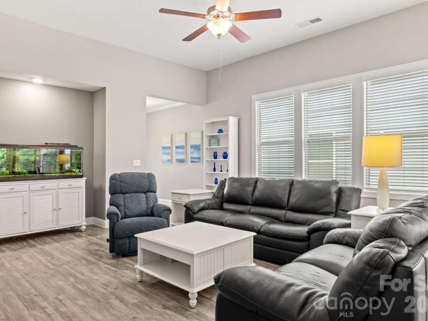 8416 Festival Way, Charlotte, NC 28215.  MLS# CAR4396892, YatesRealty ID 36964. 
