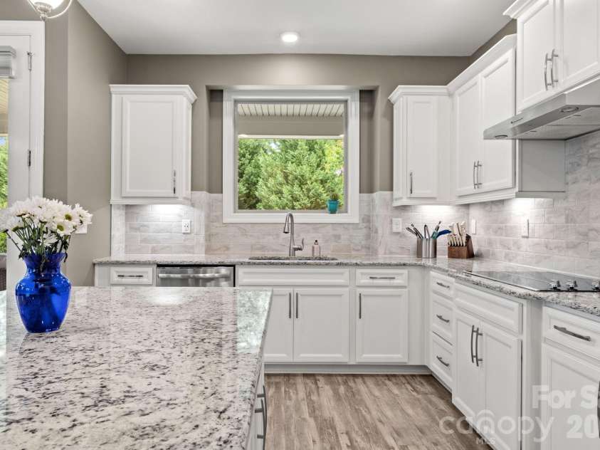 8416 Festival Way, Charlotte, NC 28215.  MLS# CAR4396892, YatesRealty ID 36964. 