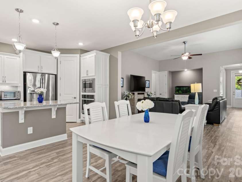 8416 Festival Way, Charlotte, NC 28215.  MLS# CAR4396892, YatesRealty ID 36964. 
