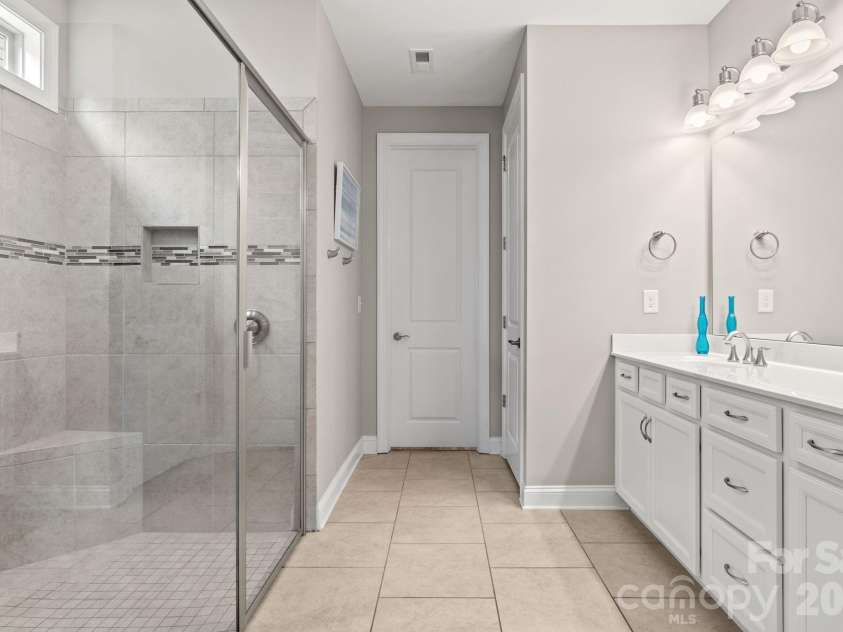 8416 Festival Way, Charlotte, NC 28215.  MLS# CAR4396892, YatesRealty ID 36964. 