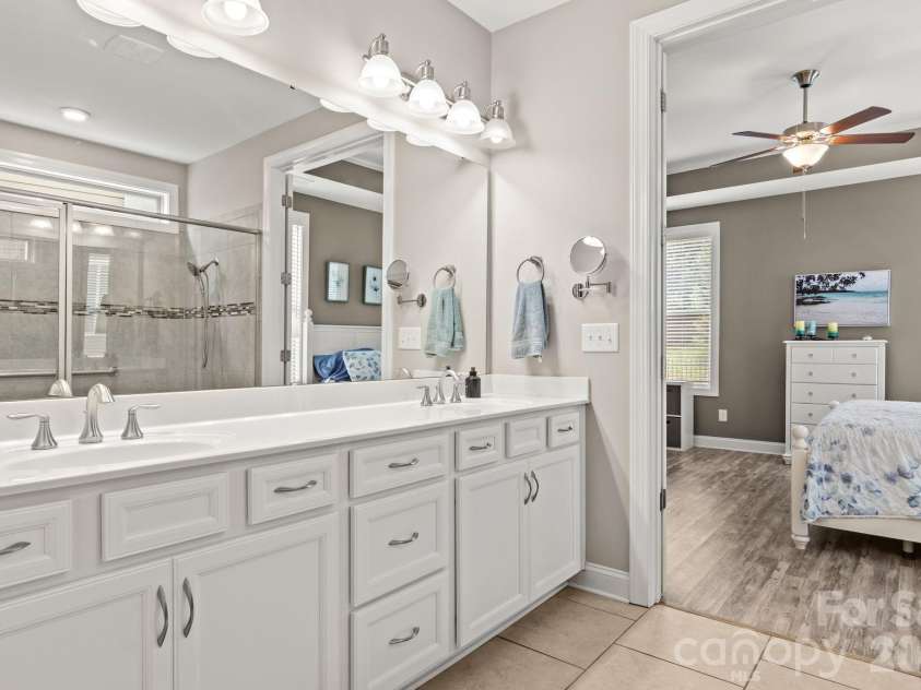 8416 Festival Way, Charlotte, NC 28215.  MLS# CAR4396892, YatesRealty ID 36964. 