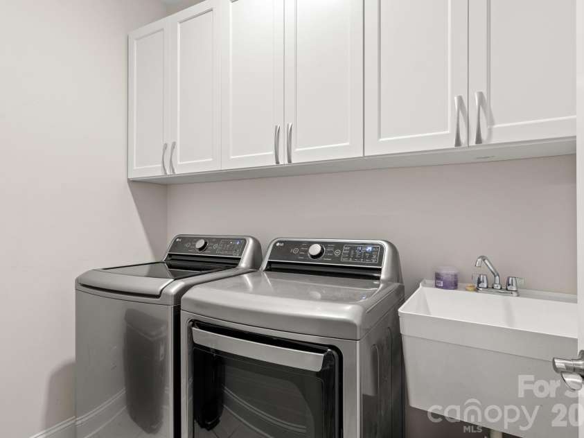 8416 Festival Way, Charlotte, NC 28215.  MLS# CAR4396892, YatesRealty ID 36964. 