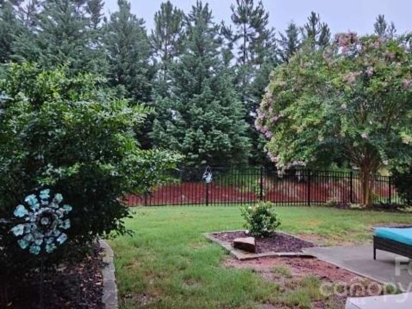 8416 Festival Way, Charlotte, NC 28215.  MLS# CAR4396892, YatesRealty ID 36964. 