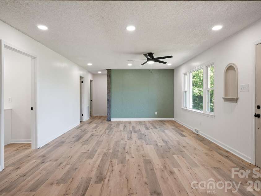 112 Summers Farm Road, Statesville, NC 28625.  MLS# CAR4401726, YatesRealty ID 36966. 