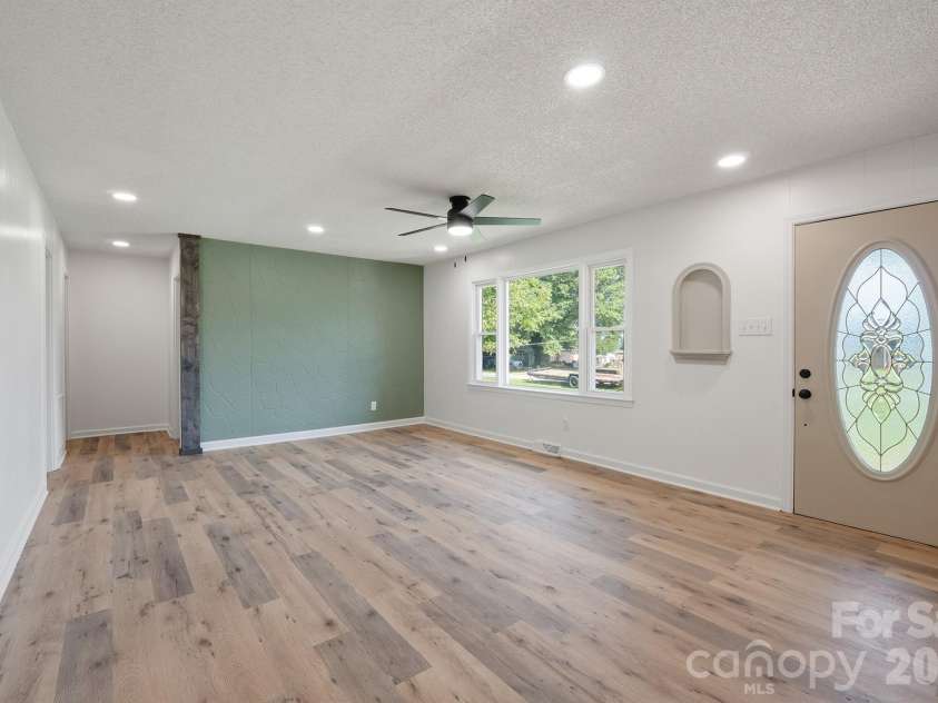 112 Summers Farm Road, Statesville, NC 28625.  MLS# CAR4401726, YatesRealty ID 36966. 