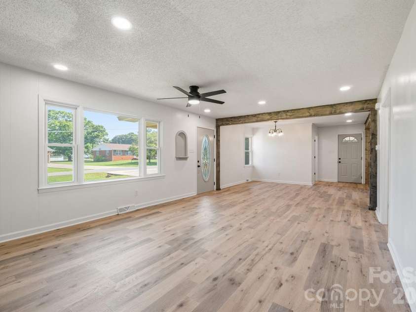 112 Summers Farm Road, Statesville, NC 28625.  MLS# CAR4401726, YatesRealty ID 36966. 