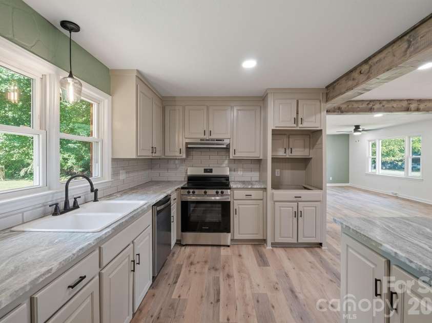 112 Summers Farm Road, Statesville, NC 28625.  MLS# CAR4401726, YatesRealty ID 36966. 
