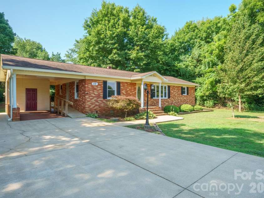 112 Summers Farm Road, Statesville, NC 28625.  MLS# CAR4401726, YatesRealty ID 36966. 