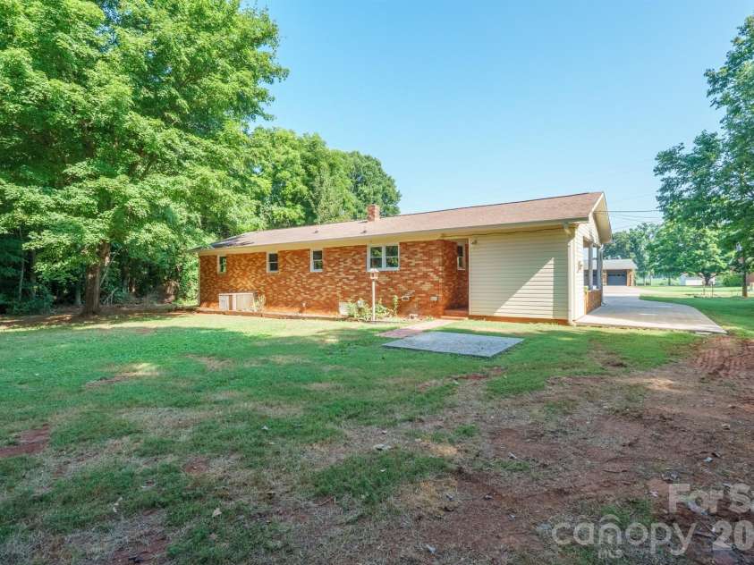 112 Summers Farm Road, Statesville, NC 28625.  MLS# CAR4401726, YatesRealty ID 36966. 
