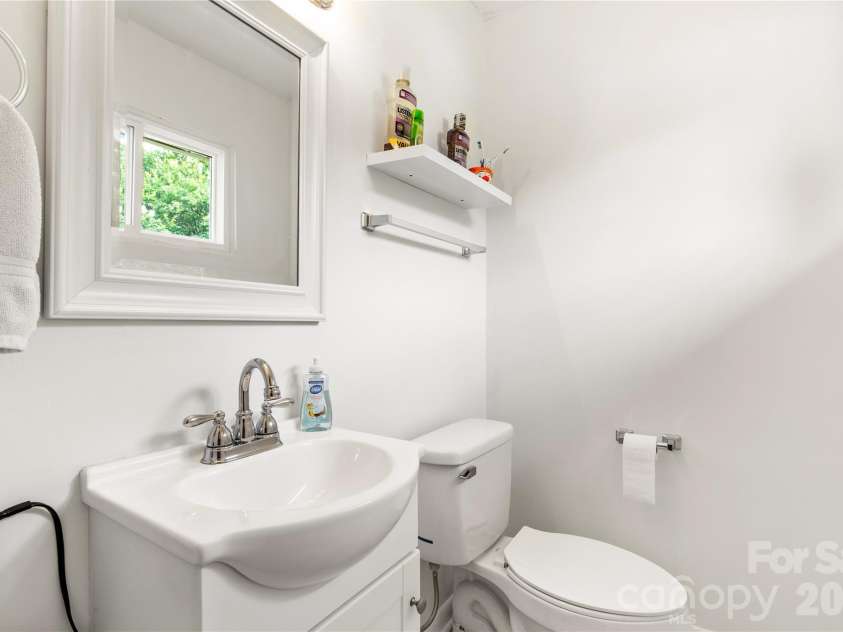 755 Emorywood Lane, Rock Hill, SC 29730.  MLS# CAR4391462, YatesRealty ID 36968. Convenient half bath for the primary