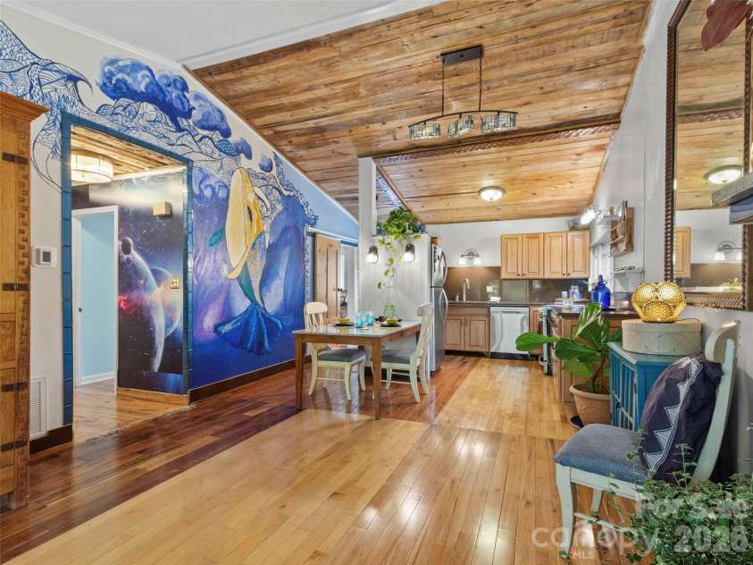 127 Riverview Drive, Asheville, NC 28806.  MLS# CAR4400521, YatesRealty ID 36969. 