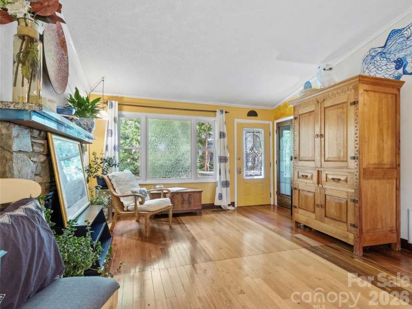 127 Riverview Drive, Asheville, NC 28806.  MLS# CAR4400521, YatesRealty ID 36969. 