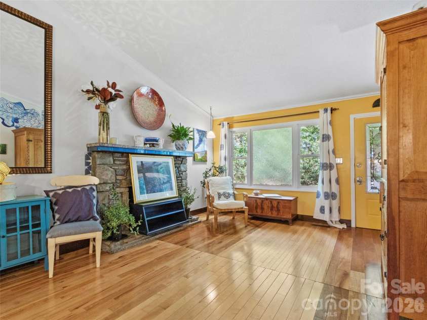 127 Riverview Drive, Asheville, NC 28806.  MLS# CAR4400521, YatesRealty ID 36969. 