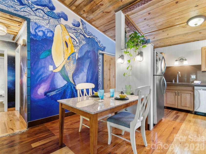 127 Riverview Drive, Asheville, NC 28806.  MLS# CAR4400521, YatesRealty ID 36969. 