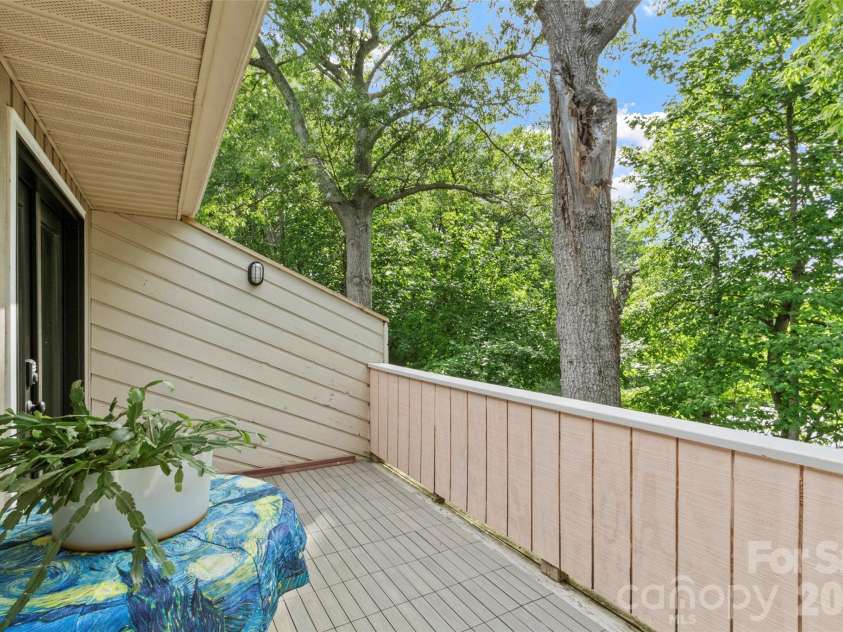 127 Riverview Drive, Asheville, NC 28806.  MLS# CAR4400521, YatesRealty ID 36969. 