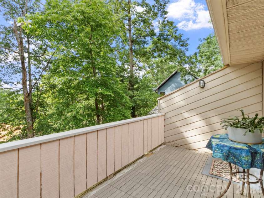 127 Riverview Drive, Asheville, NC 28806.  MLS# CAR4400521, YatesRealty ID 36969. 