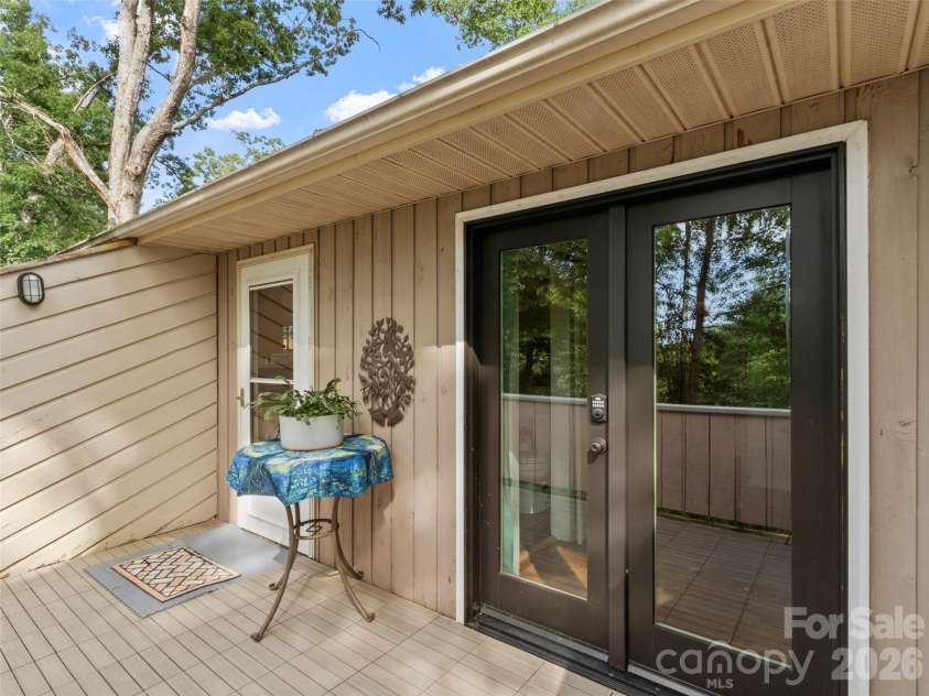127 Riverview Drive, Asheville, NC 28806.  MLS# CAR4400521, YatesRealty ID 36969. 
