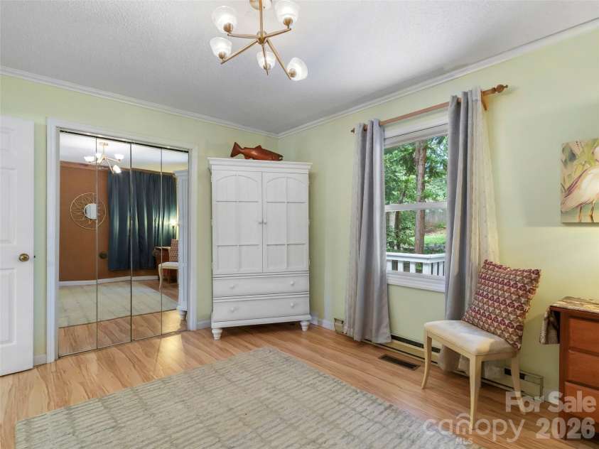 127 Riverview Drive, Asheville, NC 28806.  MLS# CAR4400521, YatesRealty ID 36969. 