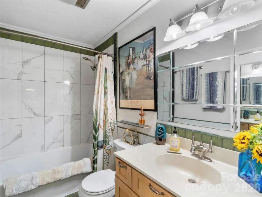 127 Riverview Drive, Asheville, NC 28806.  MLS# CAR4400521, YatesRealty ID 36969. 