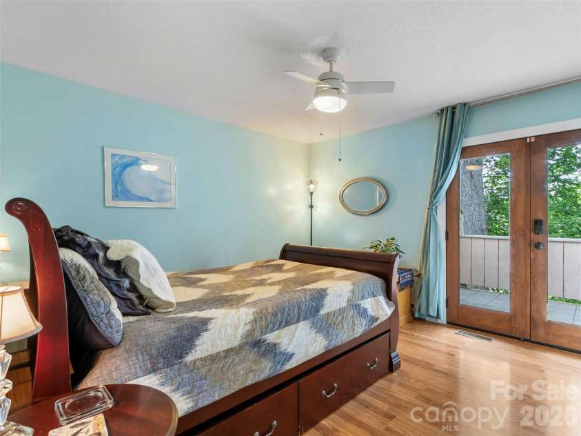 127 Riverview Drive, Asheville, NC 28806.  MLS# CAR4400521, YatesRealty ID 36969. 