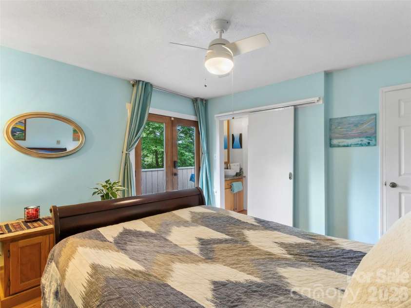 127 Riverview Drive, Asheville, NC 28806.  MLS# CAR4400521, YatesRealty ID 36969. 