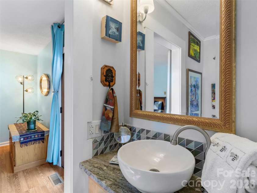 127 Riverview Drive, Asheville, NC 28806.  MLS# CAR4400521, YatesRealty ID 36969. 