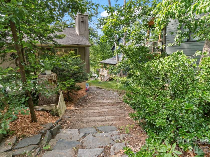127 Riverview Drive, Asheville, NC 28806.  MLS# CAR4400521, YatesRealty ID 36969. 