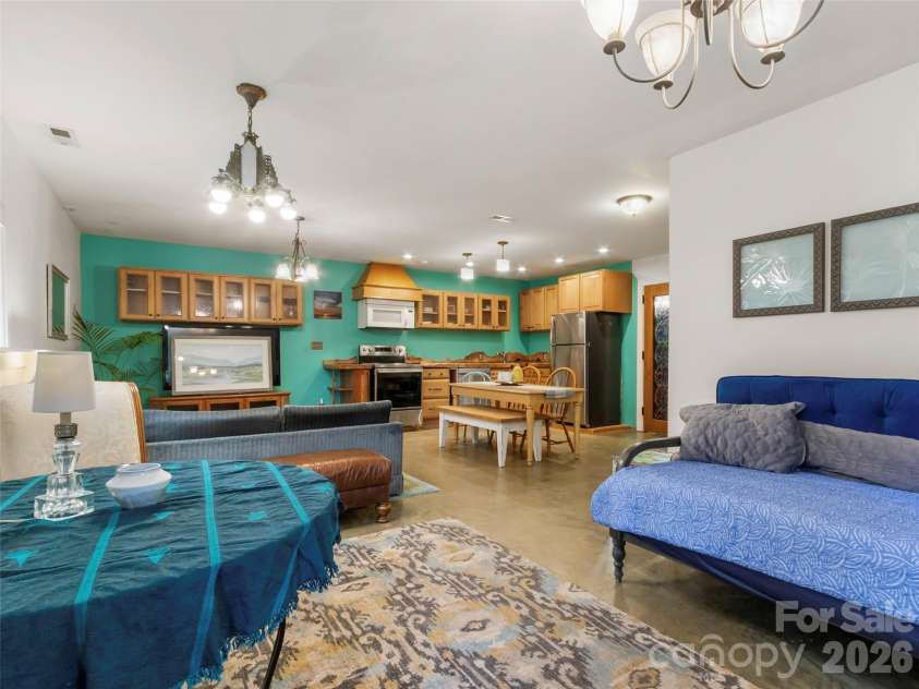 127 Riverview Drive, Asheville, NC 28806.  MLS# CAR4400521, YatesRealty ID 36969. 