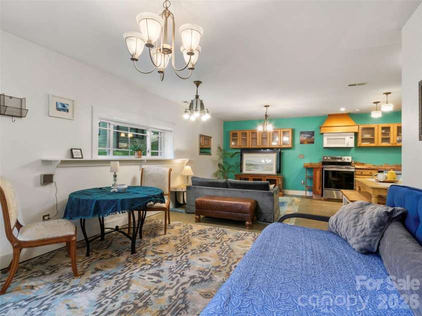 127 Riverview Drive, Asheville, NC 28806.  MLS# CAR4400521, YatesRealty ID 36969. 