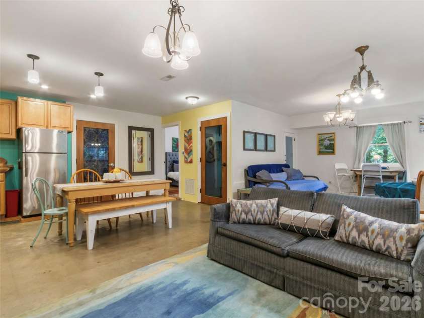 127 Riverview Drive, Asheville, NC 28806.  MLS# CAR4400521, YatesRealty ID 36969. 