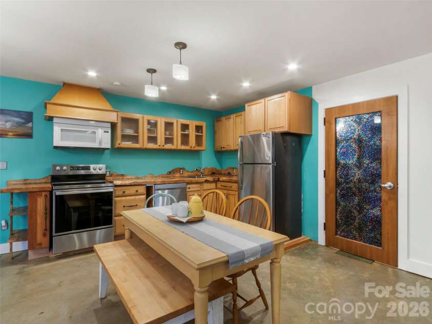 127 Riverview Drive, Asheville, NC 28806.  MLS# CAR4400521, YatesRealty ID 36969. 