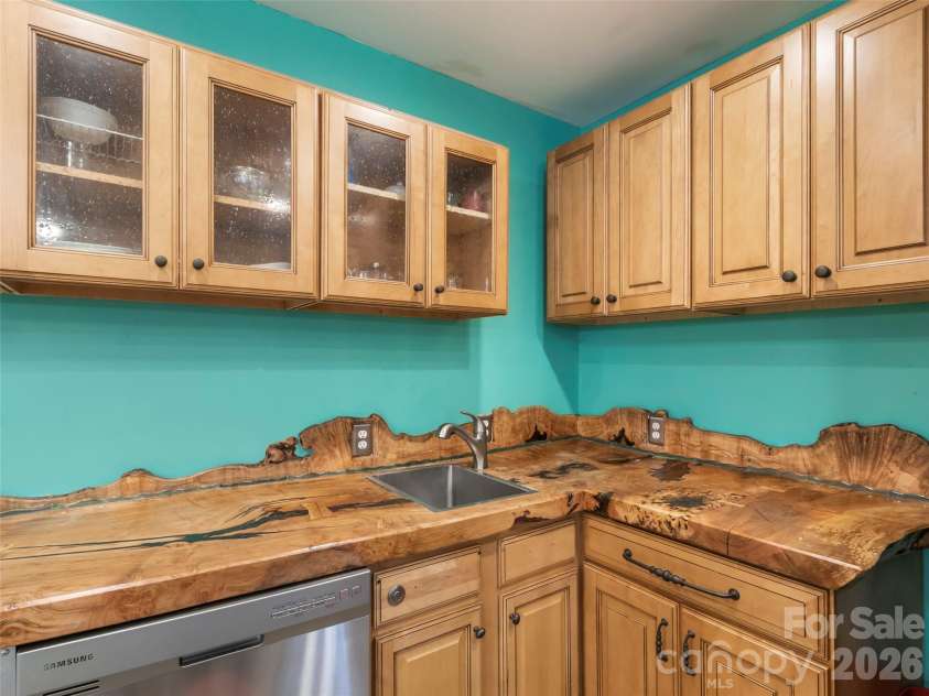 127 Riverview Drive, Asheville, NC 28806.  MLS# CAR4400521, YatesRealty ID 36969. 