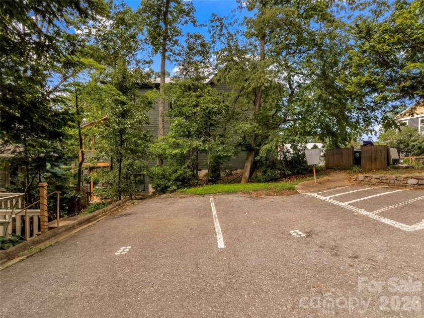 127 Riverview Drive, Asheville, NC 28806.  MLS# CAR4400521, YatesRealty ID 36969. 