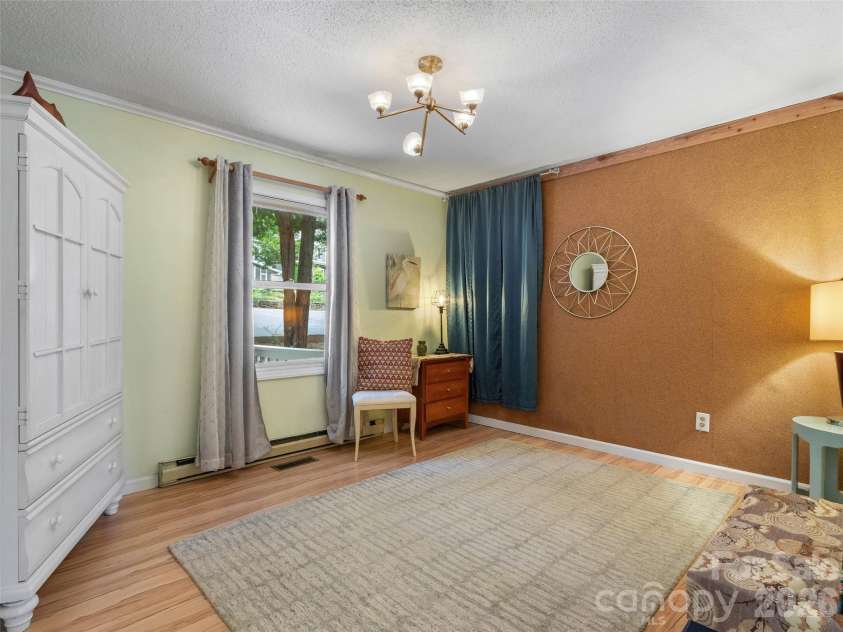 127 Riverview Drive, Asheville, NC 28806.  MLS# CAR4400521, YatesRealty ID 36969. 