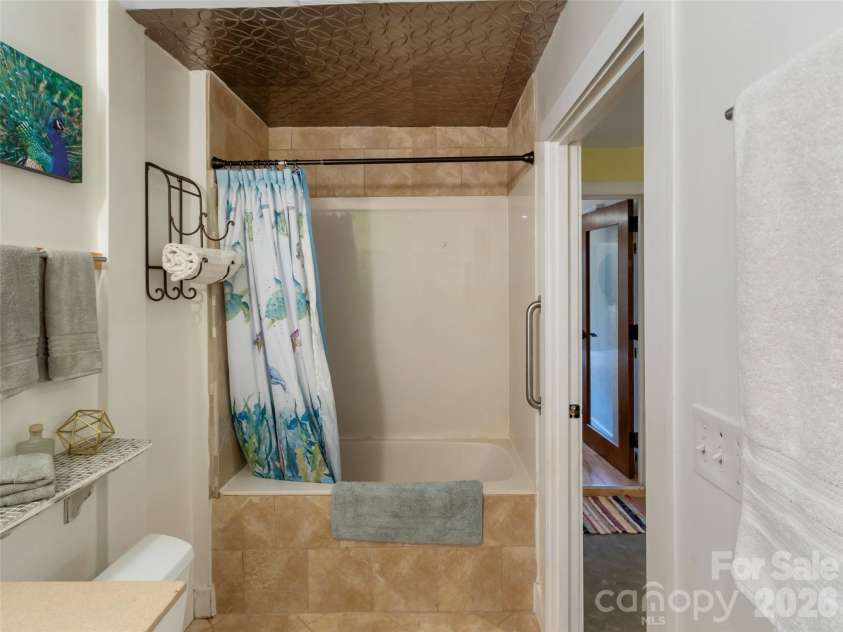 127 Riverview Drive, Asheville, NC 28806.  MLS# CAR4400521, YatesRealty ID 36969. 