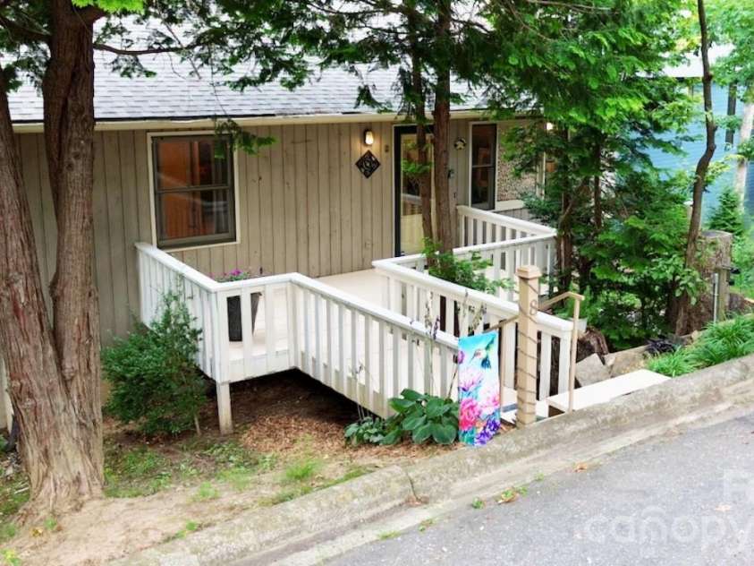 127 Riverview Drive, Asheville, NC 28806.  MLS# CAR4400521, YatesRealty ID 36969. 