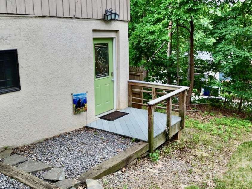 127 Riverview Drive, Asheville, NC 28806.  MLS# CAR4400521, YatesRealty ID 36969. 