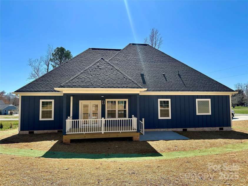 167 Harbor Point Drive, Cherryville, NC 28021.  MLS# CAR4235437, YatesRealty ID 3697. 