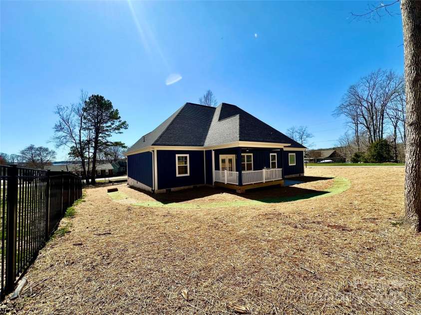 167 Harbor Point Drive, Cherryville, NC 28021.  MLS# CAR4235437, YatesRealty ID 3697. 