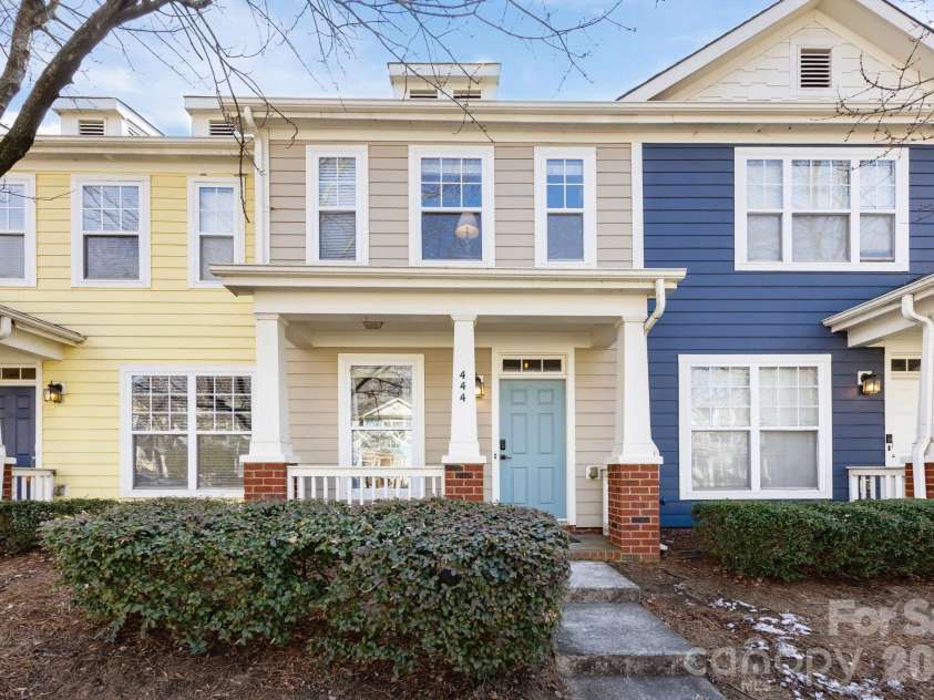 444 Hurston Circle, Charlotte, NC 28208.  MLS# CAR4354843, YatesRealty ID 3697. 