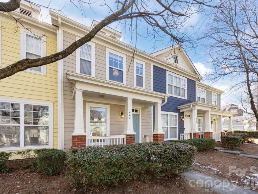 444 Hurston Circle, Charlotte, NC 28208.  MLS# CAR4354843, YatesRealty ID 3697. 