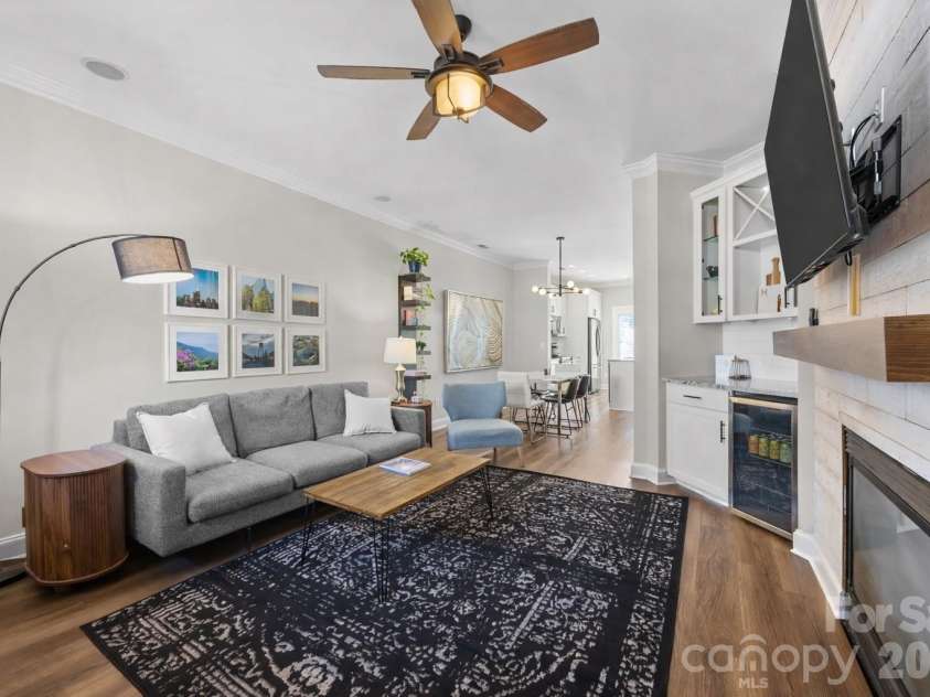 444 Hurston Circle, Charlotte, NC 28208.  MLS# CAR4354843, YatesRealty ID 3697. 
