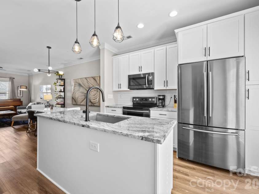 444 Hurston Circle, Charlotte, NC 28208.  MLS# CAR4354843, YatesRealty ID 3697. 