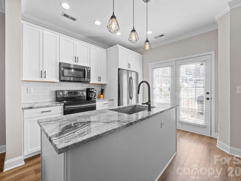 444 Hurston Circle, Charlotte, NC 28208.  MLS# CAR4354843, YatesRealty ID 3697. 