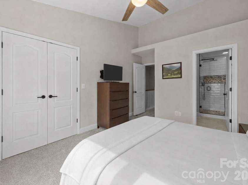 444 Hurston Circle, Charlotte, NC 28208.  MLS# CAR4354843, YatesRealty ID 3697. 
